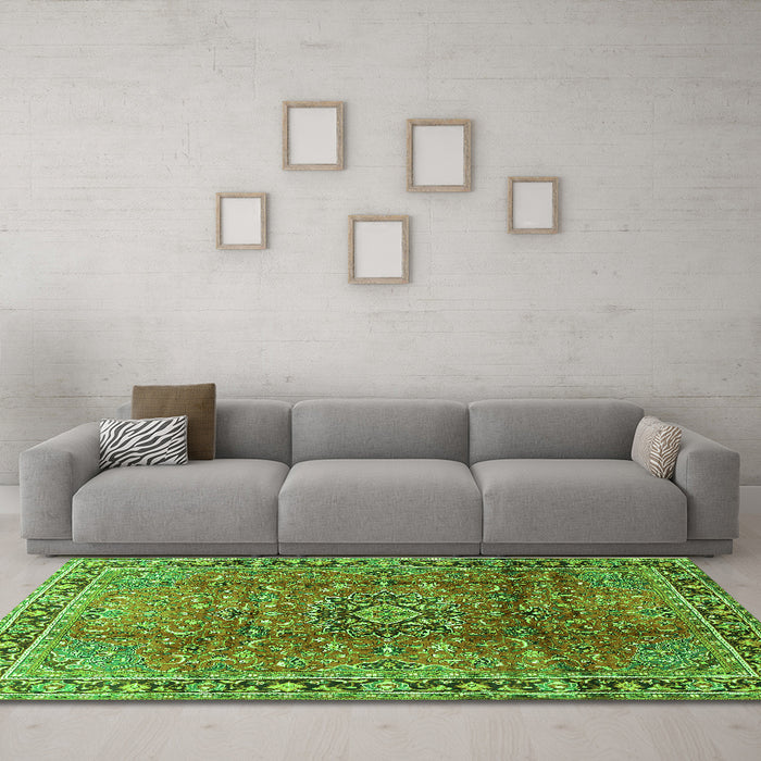 Machine Washable Persian Green Traditional Area Rugs in a Living Room,, wshtr2810grn