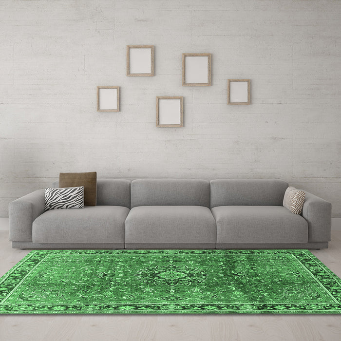 Machine Washable Persian Emerald Green Traditional Area Rugs in a Living Room,, wshtr2810emgrn