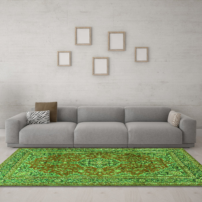 Machine Washable Persian Green Traditional Area Rugs in a Living Room,, wshtr2811grn