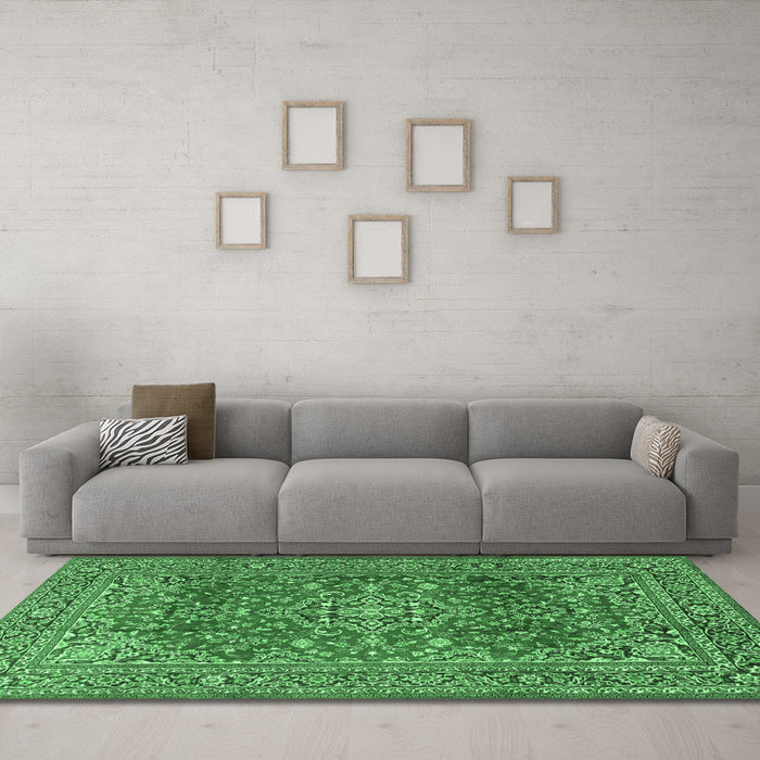 Machine Washable Persian Emerald Green Traditional Area Rugs in a Living Room,, wshtr2811emgrn