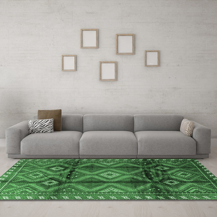 Machine Washable Persian Emerald Green Traditional Area Rugs in a Living Room,, wshtr2812emgrn