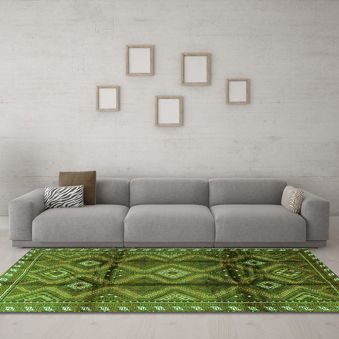 Machine Washable Persian Green Traditional Area Rugs in a Living Room,, wshtr2812grn