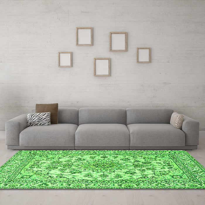 Machine Washable Medallion Green Traditional Area Rugs in a Living Room,, wshtr2813grn