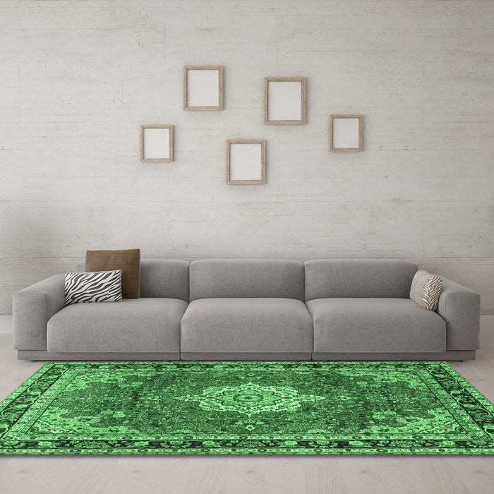 Machine Washable Persian Emerald Green Traditional Area Rugs in a Living Room,, wshtr2814emgrn
