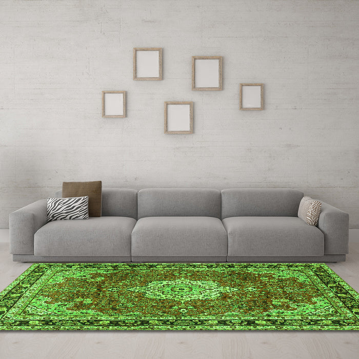 Machine Washable Persian Green Traditional Area Rugs in a Living Room,, wshtr2814grn