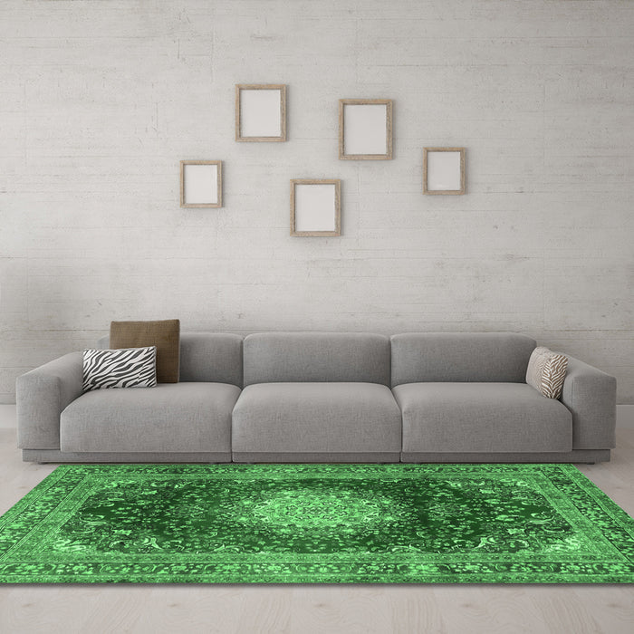 Machine Washable Medallion Emerald Green Traditional Area Rugs in a Living Room,, wshtr2815emgrn