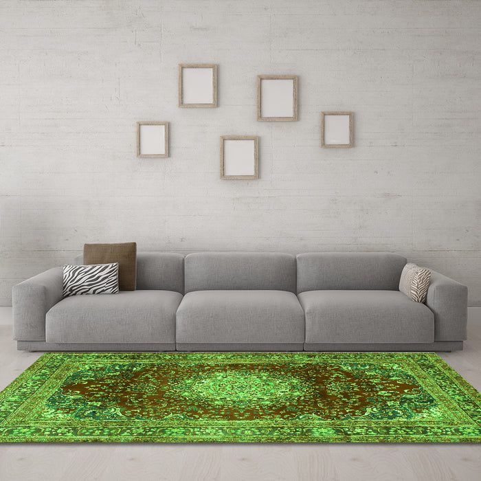 Machine Washable Medallion Green Traditional Area Rugs in a Living Room,, wshtr2815grn