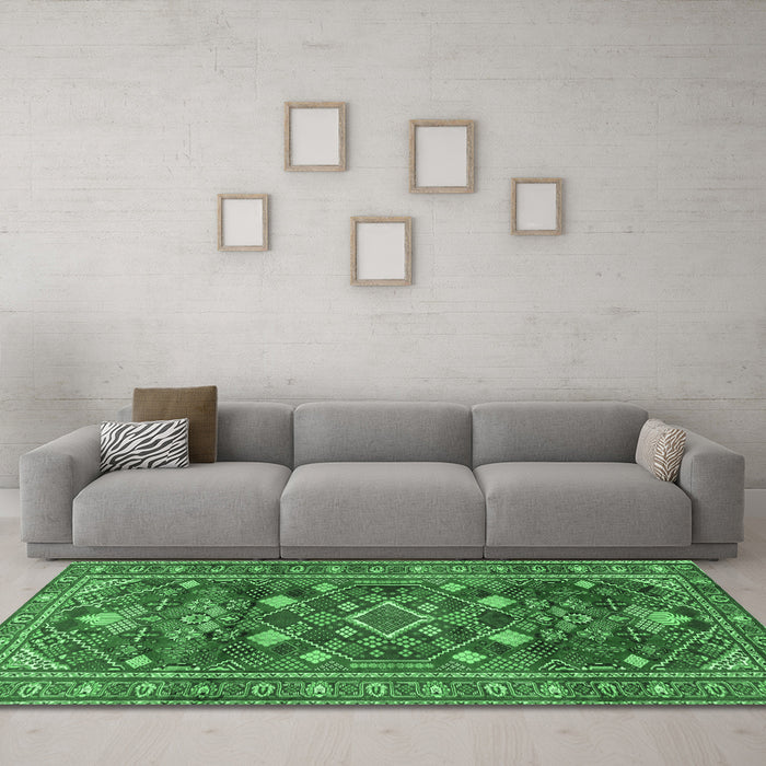 Machine Washable Persian Emerald Green Traditional Area Rugs in a Living Room,, wshtr2816emgrn