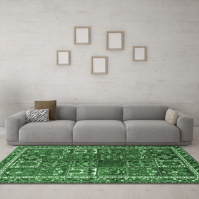 Machine Washable Persian Emerald Green Traditional Area Rugs in a Living Room,, wshtr2817emgrn