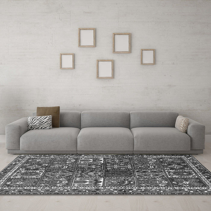Machine Washable Persian Gray Traditional Rug in a Living Room,, wshtr2817gry