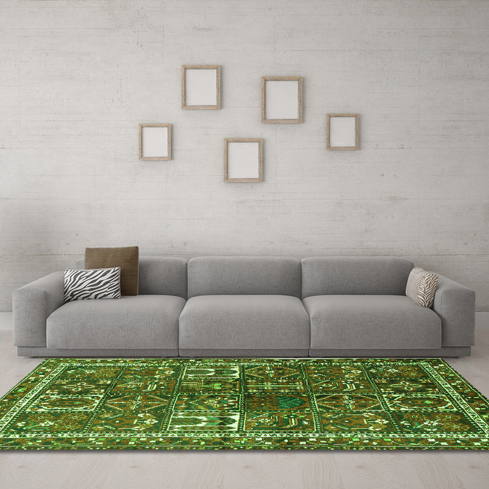 Machine Washable Persian Green Traditional Area Rugs in a Living Room,, wshtr2817grn