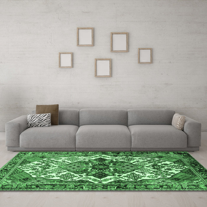 Machine Washable Persian Emerald Green Traditional Area Rugs in a Living Room,, wshtr2818emgrn