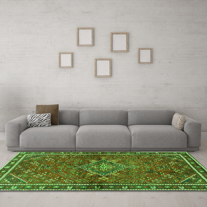 Machine Washable Persian Green Traditional Area Rugs in a Living Room,, wshtr2819grn