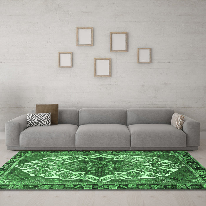 Machine Washable Persian Emerald Green Traditional Area Rugs in a Living Room,, wshtr2820emgrn