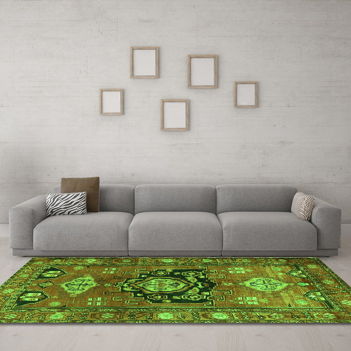 Machine Washable Persian Green Traditional Area Rugs in a Living Room,, wshtr2821grn