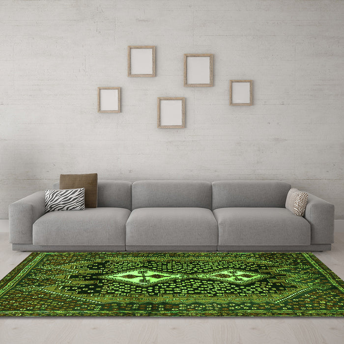 Machine Washable Persian Green Traditional Area Rugs in a Living Room,, wshtr2822grn