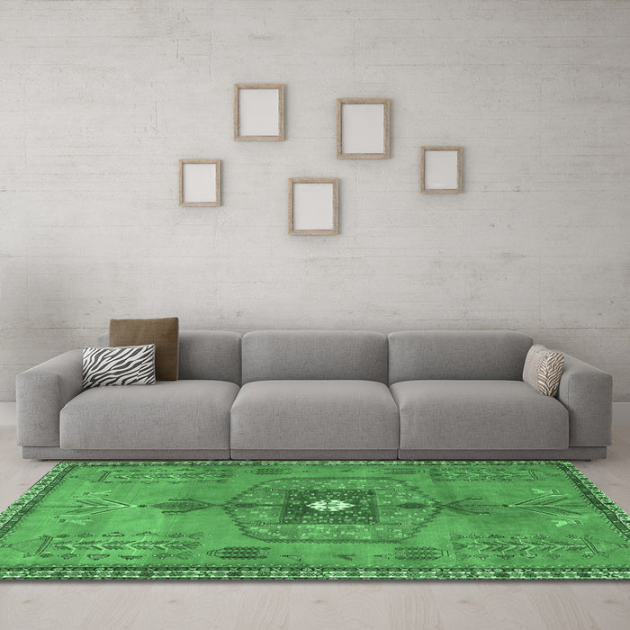 Machine Washable Persian Emerald Green Traditional Area Rugs in a Living Room,, wshtr2823emgrn