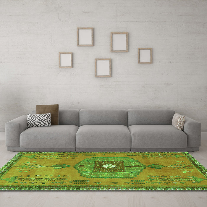 Machine Washable Persian Green Traditional Area Rugs in a Living Room,, wshtr2823grn