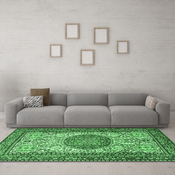 Machine Washable Persian Emerald Green Traditional Area Rugs in a Living Room,, wshtr2824emgrn