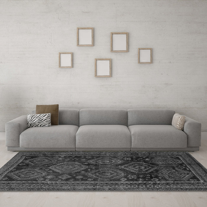 Machine Washable Persian Gray Traditional Rug in a Living Room,, wshtr2826gry