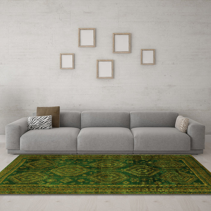 Machine Washable Persian Green Traditional Area Rugs in a Living Room,, wshtr2826grn