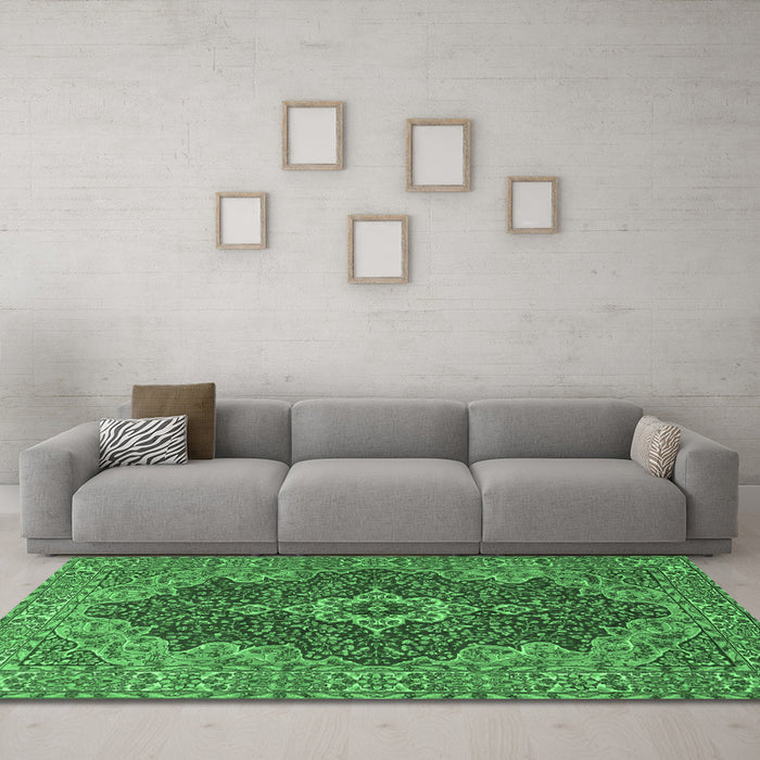 Machine Washable Persian Emerald Green Traditional Area Rugs in a Living Room,, wshtr2827emgrn