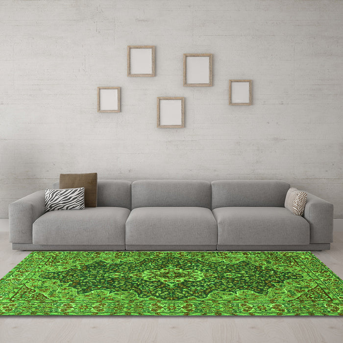 Machine Washable Persian Green Traditional Area Rugs in a Living Room,, wshtr2827grn