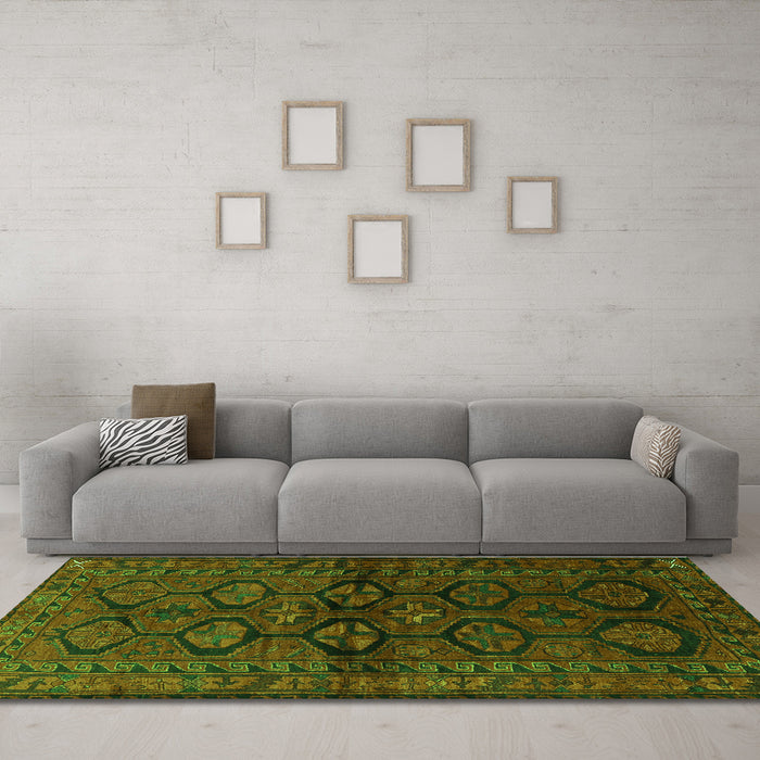 Machine Washable Persian Green Traditional Area Rugs in a Living Room,, wshtr2829grn
