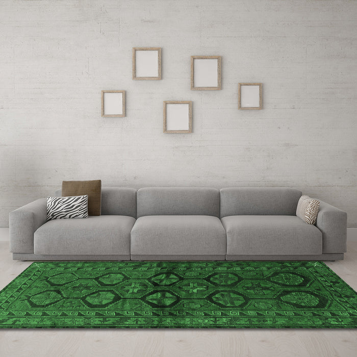 Machine Washable Persian Emerald Green Traditional Area Rugs in a Living Room,, wshtr2829emgrn