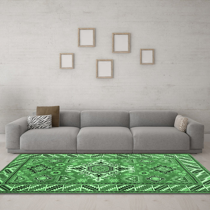 Machine Washable Geometric Emerald Green Traditional Area Rugs in a Living Room,, wshtr282emgrn