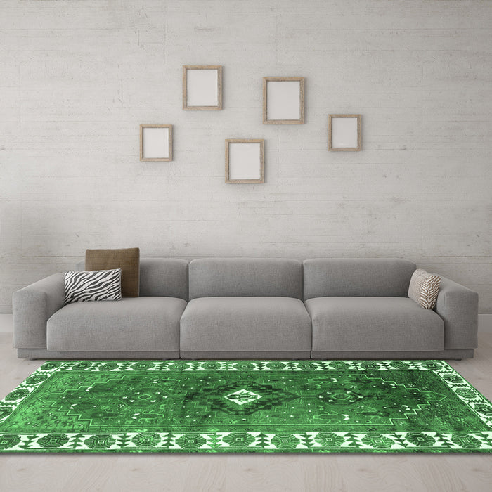 Machine Washable Persian Emerald Green Traditional Area Rugs in a Living Room,, wshtr2830emgrn