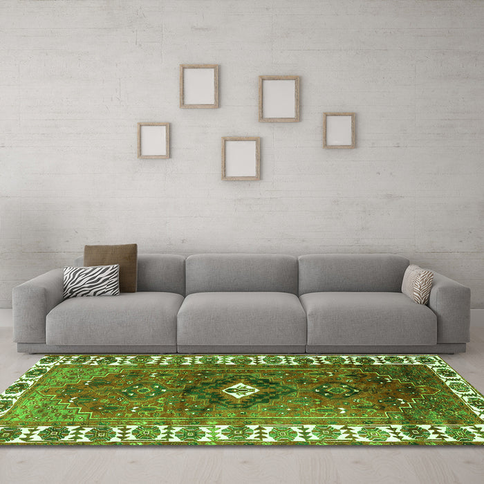 Machine Washable Persian Green Traditional Area Rugs in a Living Room,, wshtr2830grn