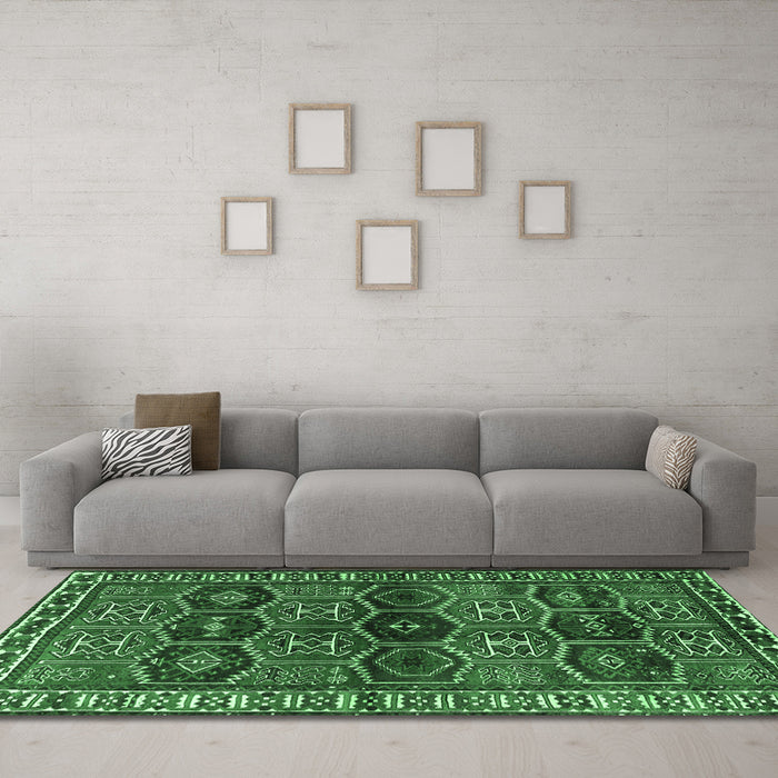 Machine Washable Persian Emerald Green Traditional Area Rugs in a Living Room,, wshtr2831emgrn