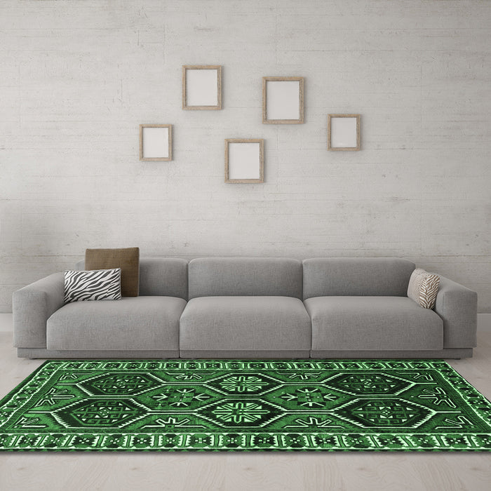 Machine Washable Persian Emerald Green Traditional Area Rugs in a Living Room,, wshtr2832emgrn