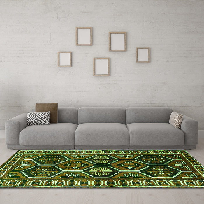 Machine Washable Persian Green Traditional Area Rugs in a Living Room,, wshtr2832grn