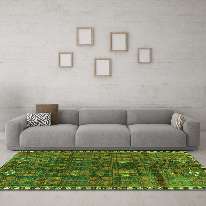 Machine Washable Persian Green Traditional Area Rugs in a Living Room,, wshtr2834grn