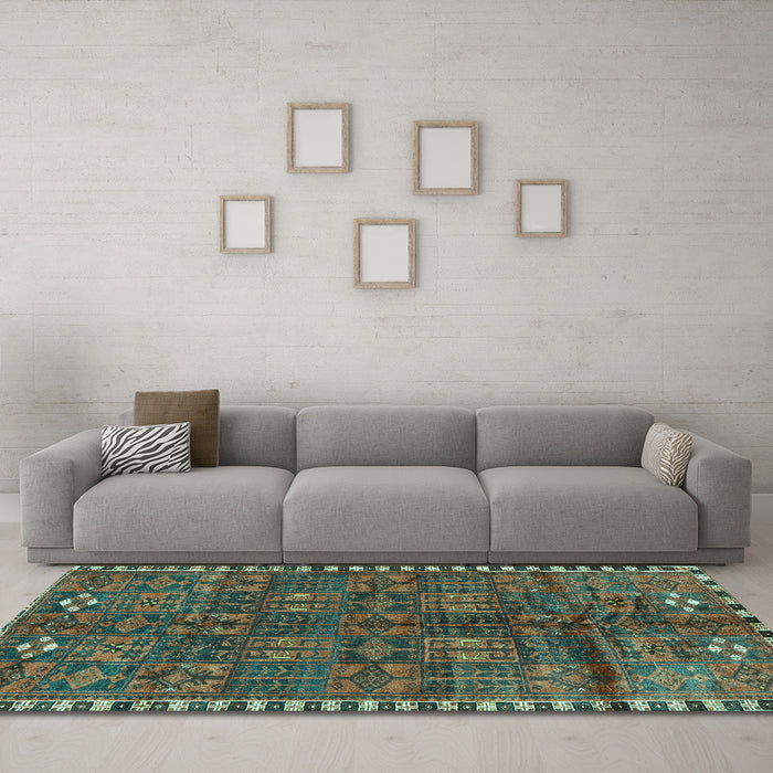 Machine Washable Persian Turquoise Traditional Area Rugs in a Living Room,, wshtr2834turq