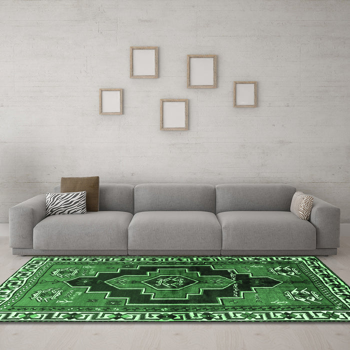 Machine Washable Persian Emerald Green Traditional Area Rugs in a Living Room,, wshtr2835emgrn