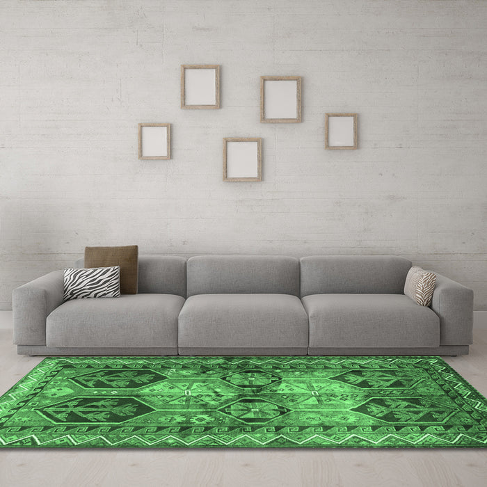 Machine Washable Persian Emerald Green Traditional Area Rugs in a Living Room,, wshtr2836emgrn
