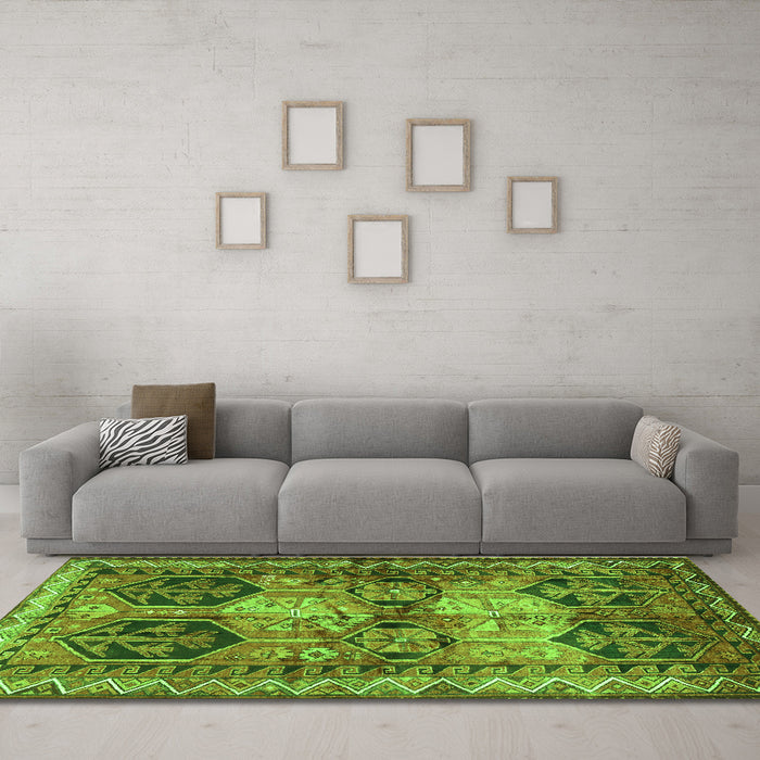Machine Washable Persian Green Traditional Area Rugs in a Living Room,, wshtr2836grn