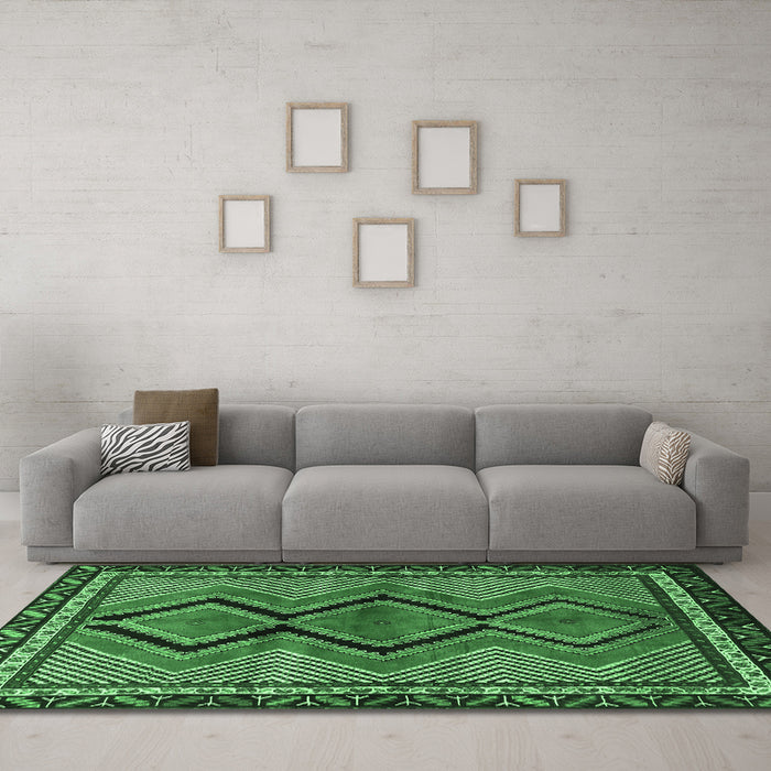 Machine Washable Persian Emerald Green Traditional Area Rugs in a Living Room,, wshtr2837emgrn