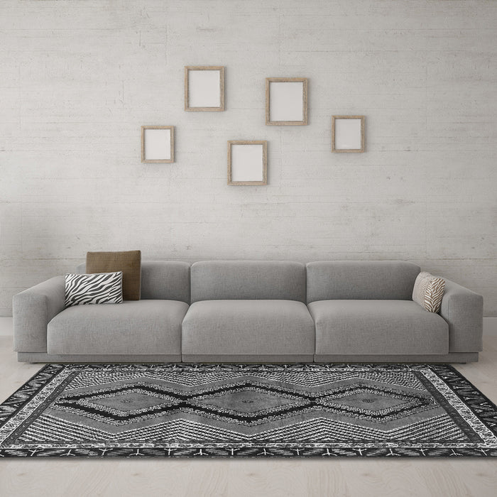 Machine Washable Persian Gray Traditional Rug in a Living Room,, wshtr2837gry