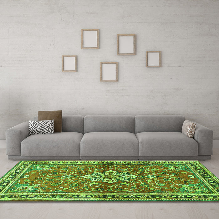 Machine Washable Persian Green Traditional Area Rugs in a Living Room,, wshtr2838grn