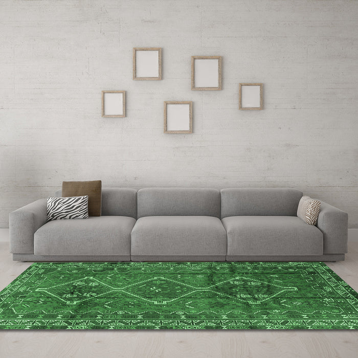 Machine Washable Persian Emerald Green Traditional Area Rugs in a Living Room,, wshtr2839emgrn
