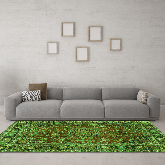 Machine Washable Persian Green Traditional Area Rugs in a Living Room,, wshtr2840grn