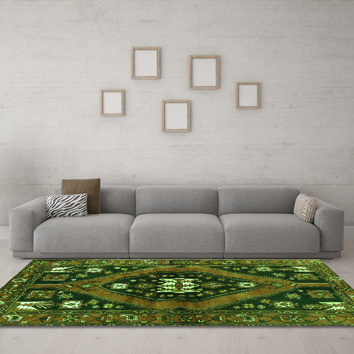 Machine Washable Persian Green Traditional Area Rugs in a Living Room,, wshtr2841grn