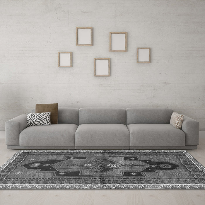 Machine Washable Persian Gray Traditional Rug in a Living Room,, wshtr2842gry