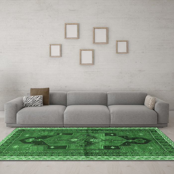 Machine Washable Persian Emerald Green Traditional Area Rugs in a Living Room,, wshtr2842emgrn