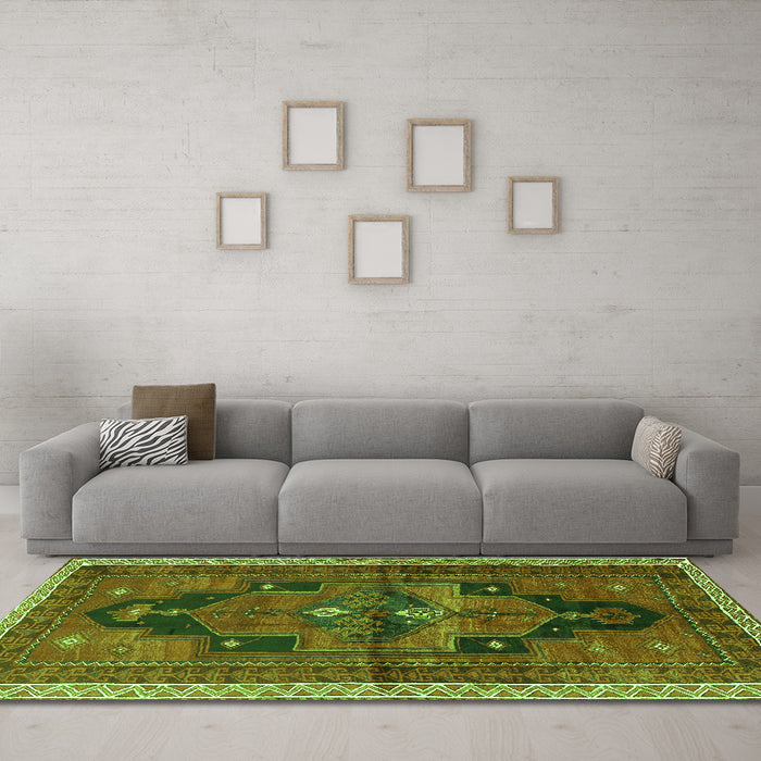 Machine Washable Persian Green Traditional Area Rugs in a Living Room,, wshtr2842grn