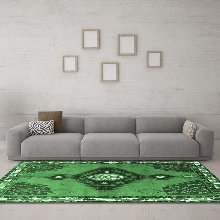 Machine Washable Persian Emerald Green Traditional Area Rugs in a Living Room,, wshtr2843emgrn